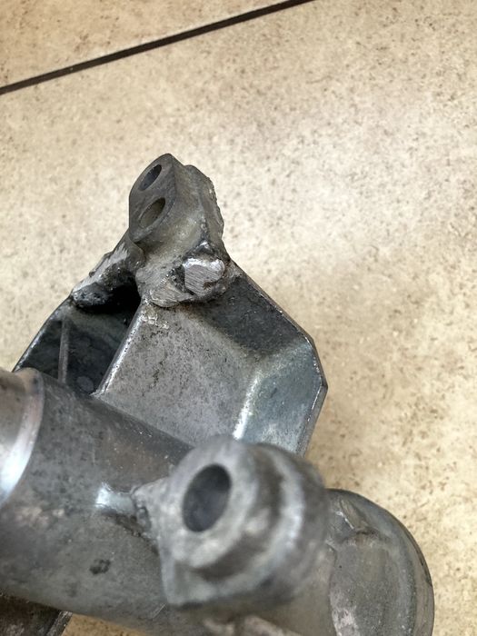 Флянець мосту передній правий jaguar для повного приводу.