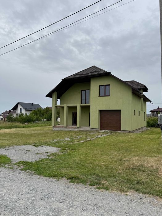 Продаж двоповерхового будинку 220 м² на ділянці 7 соток