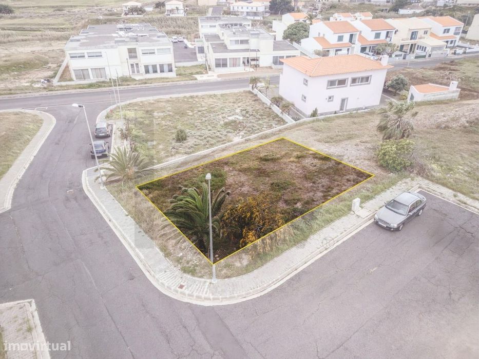 Lote De Terreno Com 335 M2 Em Porto Santo – Excelente Oportunidade