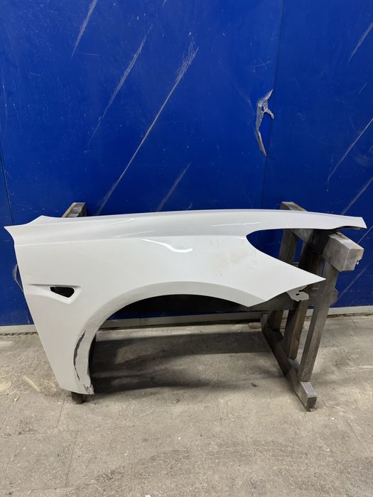 Крило переднє праве tesla 3