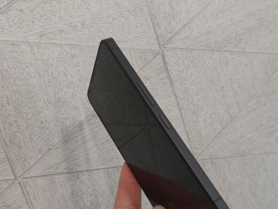 Флагман від японського бренду Sharp AQUOS SH-51D - 2sim Snap 8Gen2, 12/256, NFC, IP68, 6.6" 1-240гц