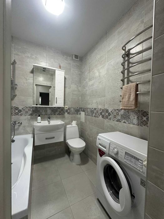 Здається 1 кімнатна квартира біля 5 школи