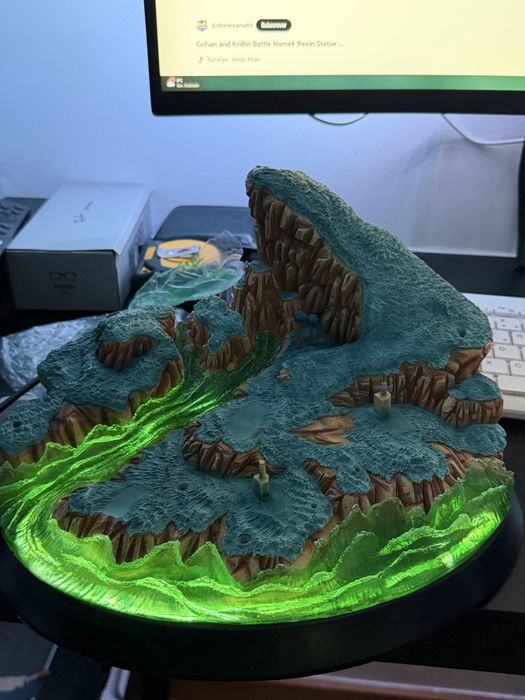 Gohan e Krillin resina da marca Showtime