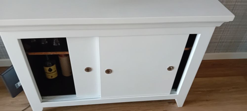 Móvel bar com portas de correr