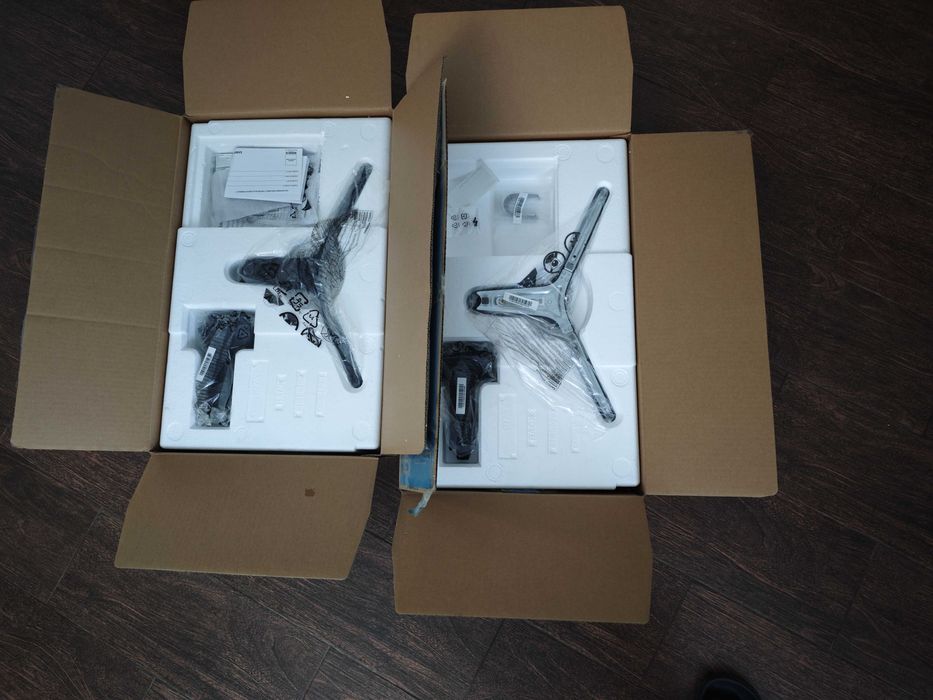 2× Монітор Samsung SR35 24" + док-станція Dell + стійка