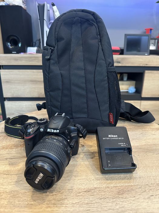 Nikon D3200 & Nikon Nikkor 18-55 VR