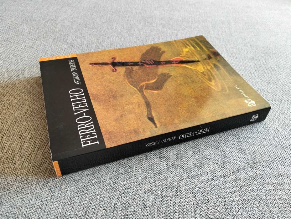 Livro "Ferro-velho" de Anthony Burgess