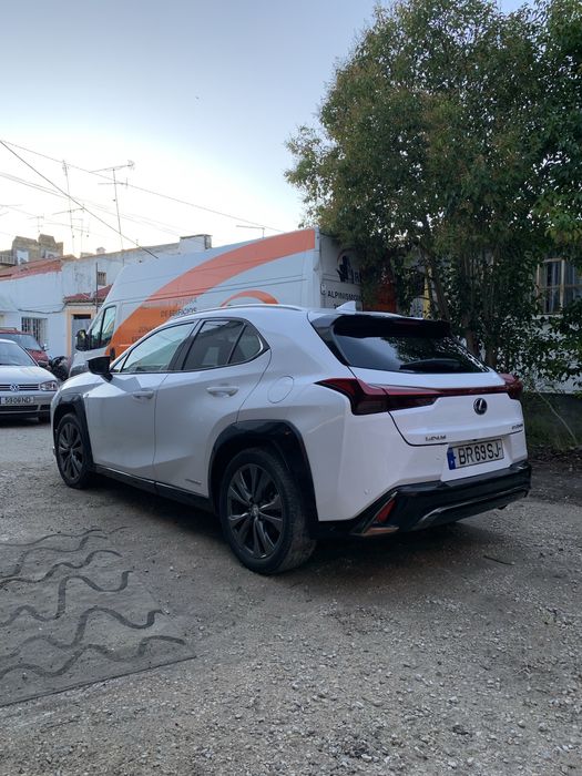 Lexus UX 250 híbrido
