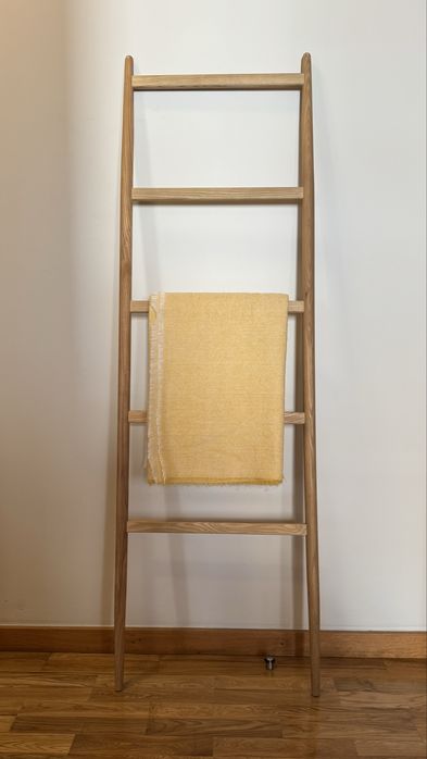 Escada Decorativa em Madeira Zara Home