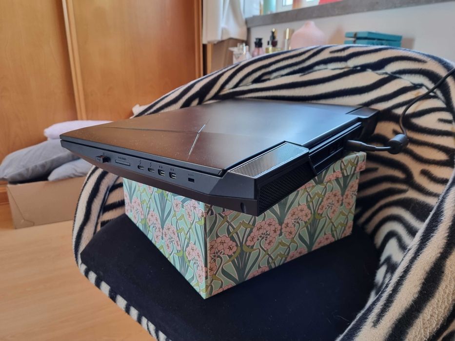 Portatil Clevo 17'' Mobile Workstation i7 6700k 64gb RAM e GTX 1070