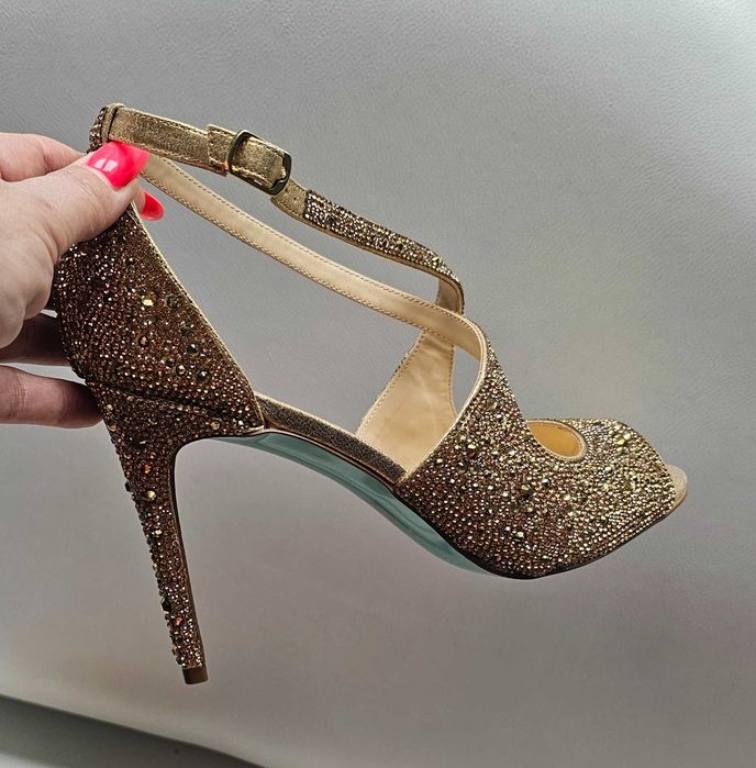 BLUE by betsey johnson złote kryształy roz 42