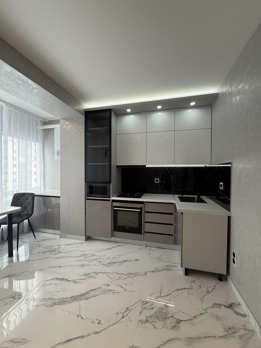 Однокімнатна квартира з ремонтом в обжитій новобудові! ЦЕНТР