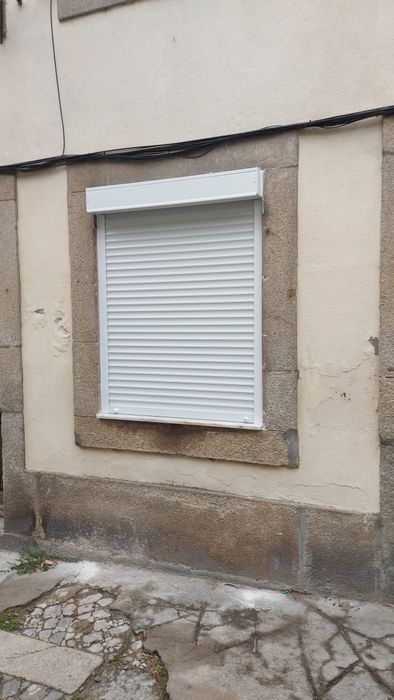 Aplicações e reparações de estores, persianas e caixilharia de PVC.