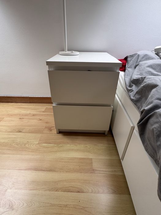 Cama ikea HEMNES (cama/divã com 3 gavetas) + Mesa de Cabeceira