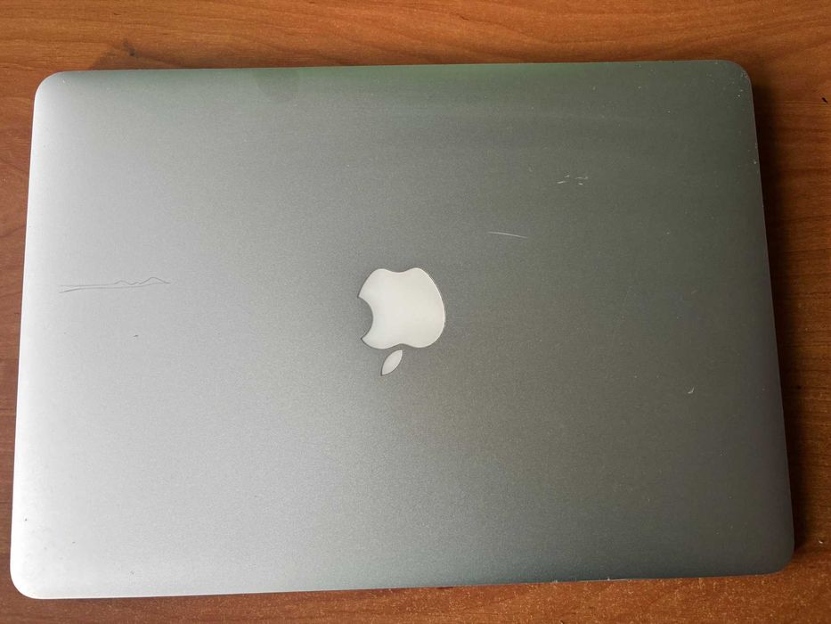 MacBook Air 13  2013  128gb SSD  Intel i5   4gb ram