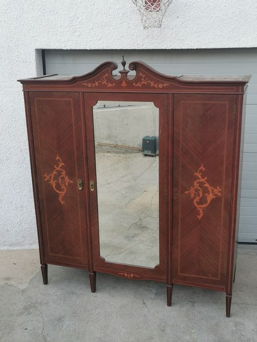 Roupeiro vintage com embutidos