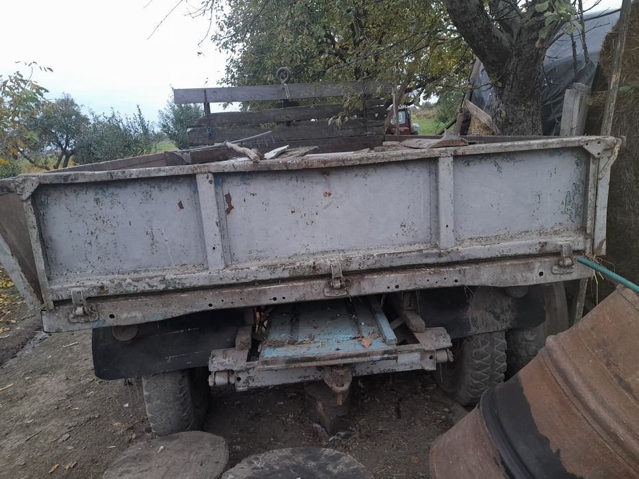 Продам прицеп бортовий