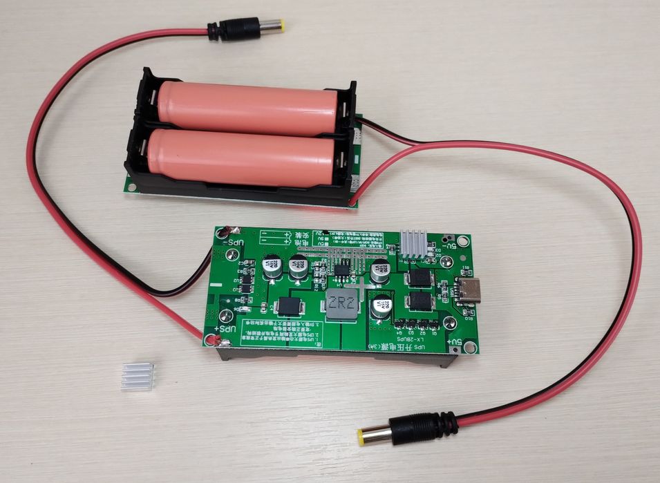 Модуль ДБЖ UPS 12V, 9V  або 5V в комплекті з акумуляторами 18650, USB кабель для роутера