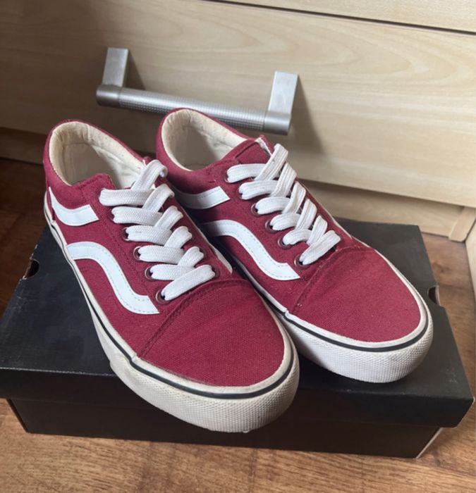 Bordowe trampki 37 Victory