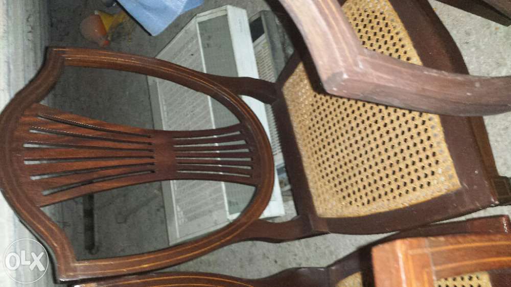 Vendo conjunto de cadeiras vintage, de palhinha e almofadadas.