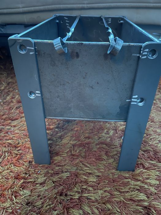 Bardzo solidny grill z grubej stali (5 mm)