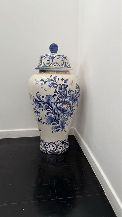 Grande pote Neves Alcobaça Portugal em faiança pintada à mão, 70 cm