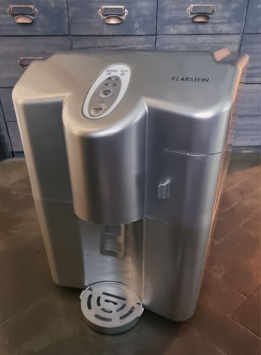 Kostkarka Klarstein z podajnikiem lodu