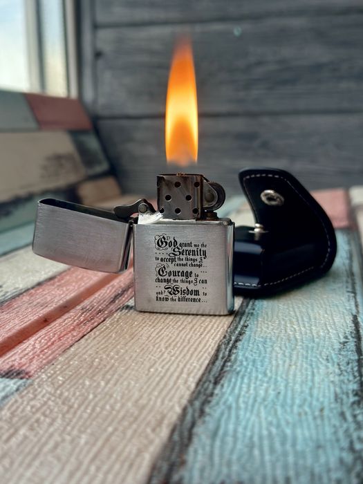 Запальничка бензинова вітрозахисна Zippo Bible Brushed Chrome 200.114