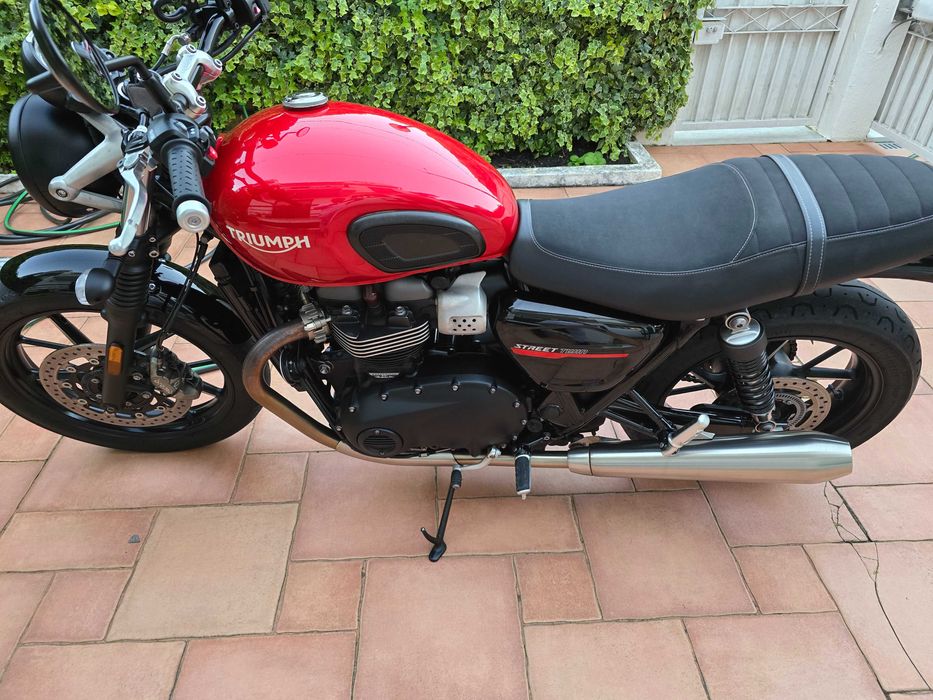 Triumph Bonneville Street Twin 900, em estado irrepreensível