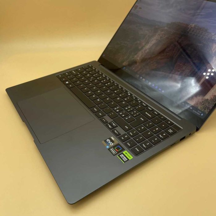 Samsung Galaxy Book3 Ultra 16" 3K Touchscreen i9-13900Н RTX 4070