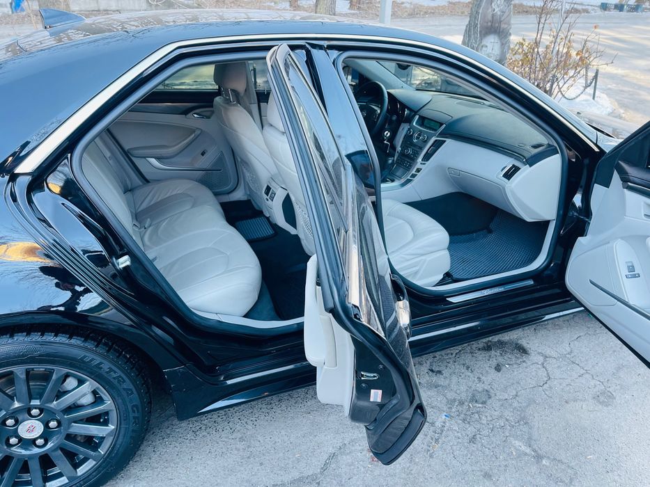 CADILLAC CTS отличное состояние