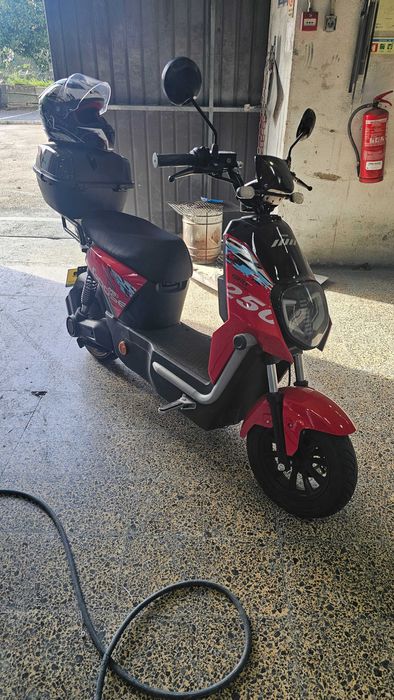 Mota como nova ainda na garantia