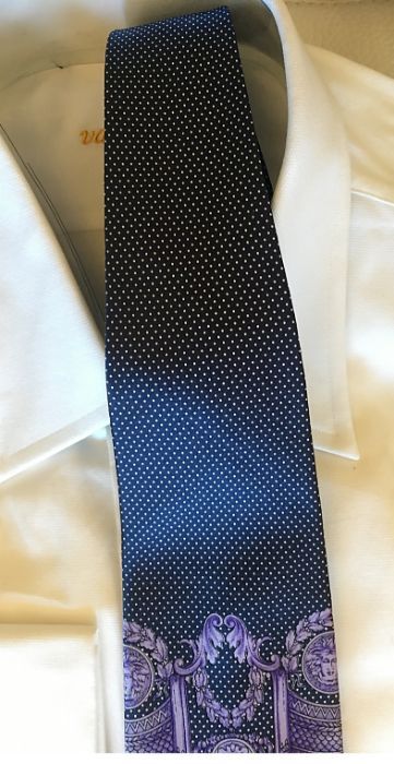 Gravatas de seda novas de boa qualidade. O preço é para UMA gravata