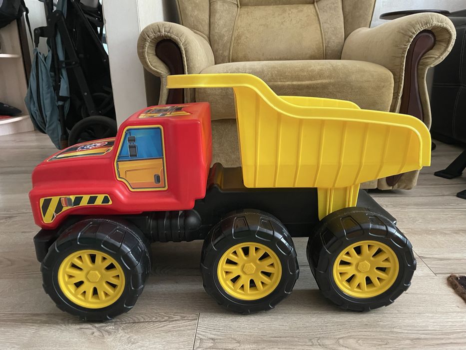 Самосвал-гигант Technok