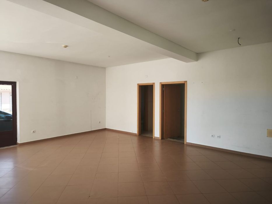 Loja comercial 110M2 - Arganil