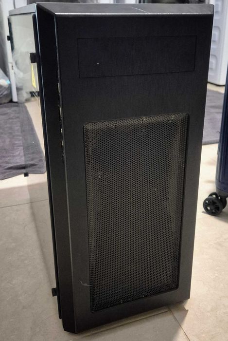 Phanteks Enthoo Pro M Tempered Glass ( Mid Tower PC )
