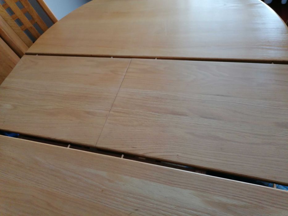 Mobília de jantar (mesa e móvel)