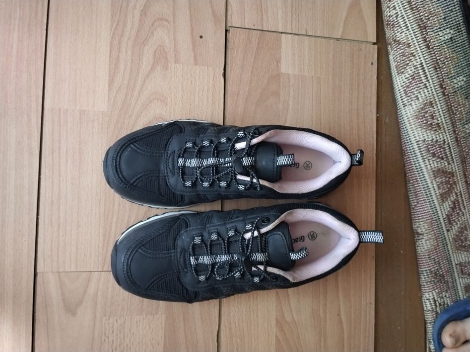 Półbuty czarne trekkingowe rozm. 38