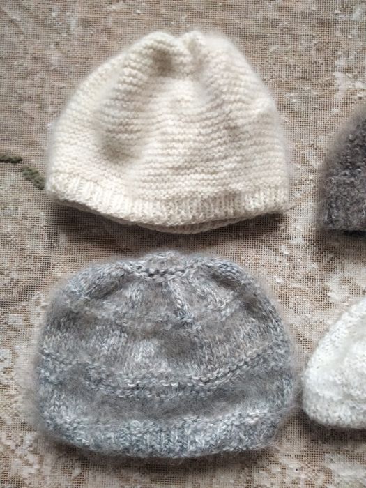 Продам женские вязаные шапки из козьего пуха