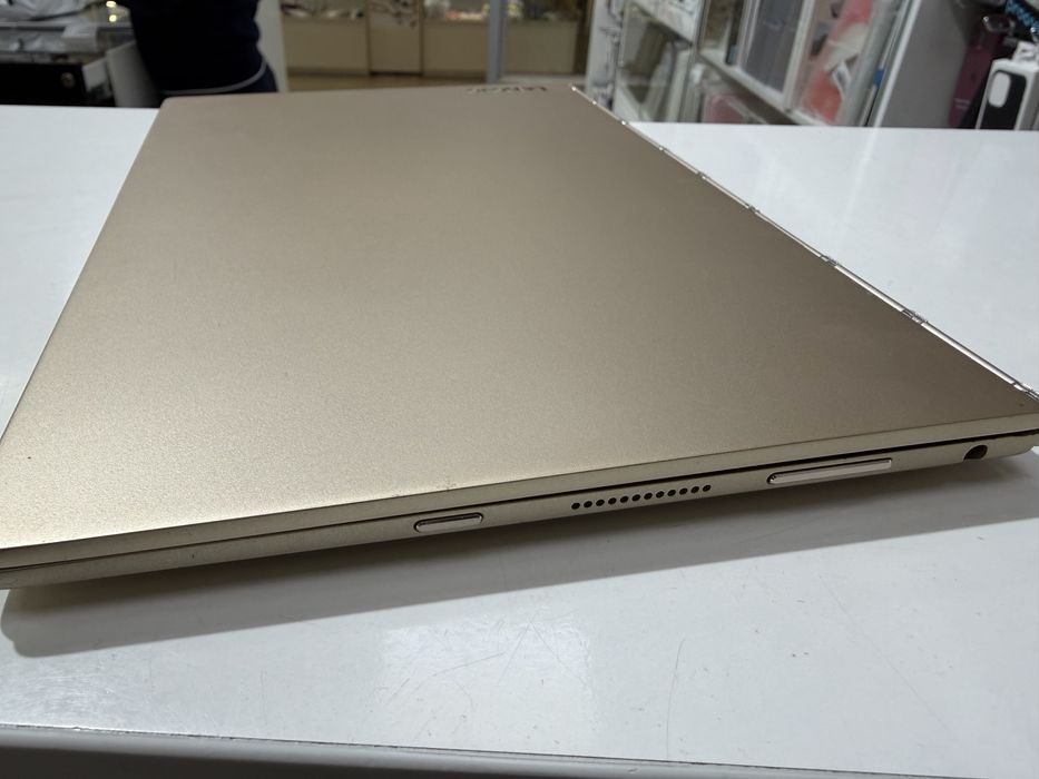 Lenovo Yoga Book