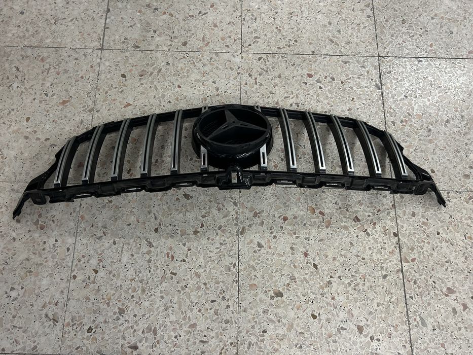 Vendo grelha para Mercedes classe C.