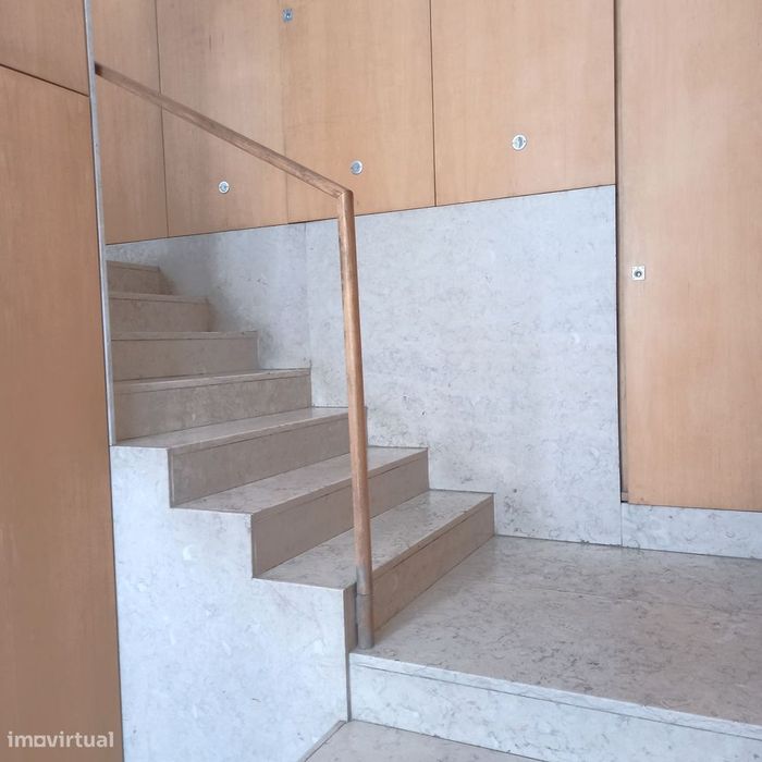 Apartamento T1 no coração do Chiado, com garagem e arrecadação