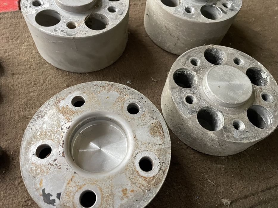 Espacaçadores Subaru Impreza com porcas