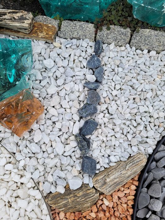 Grys  śnieżno biały, grysy ,kamień do ogrodu