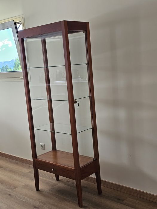 Vitrine em madeira e vidro- excelente estado