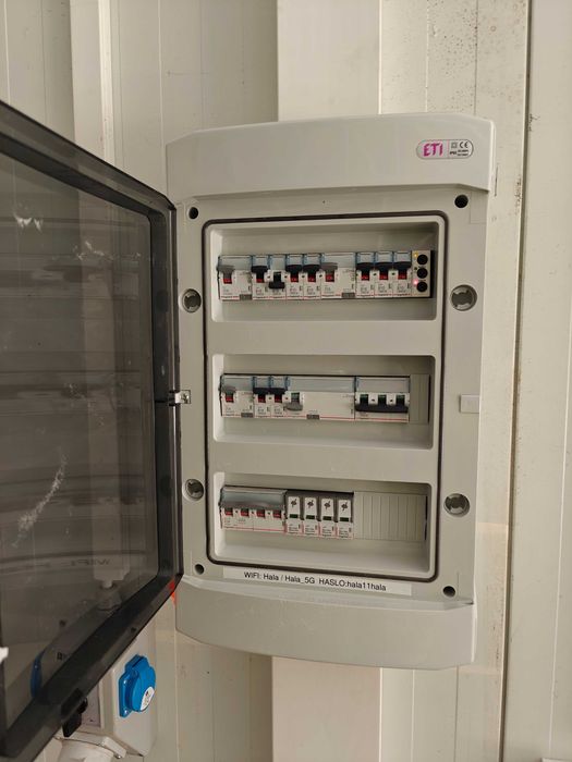 Monitoring • Alarmy • Kamery • Bramy • Elektryk