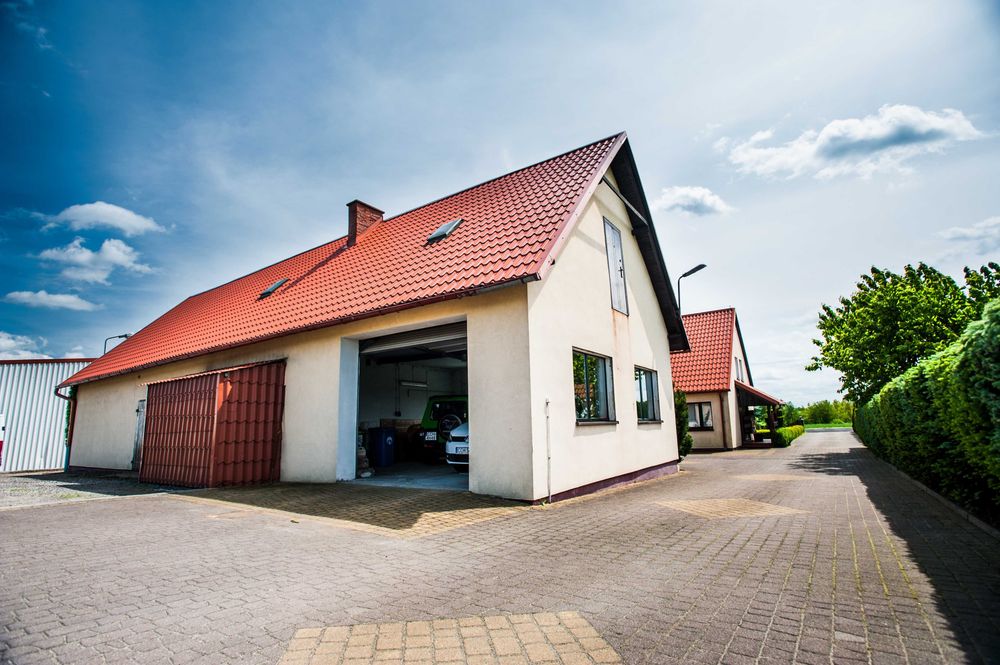 Dom i zabudowa gospodarcza, gospodarstwo na działce 7500 m.