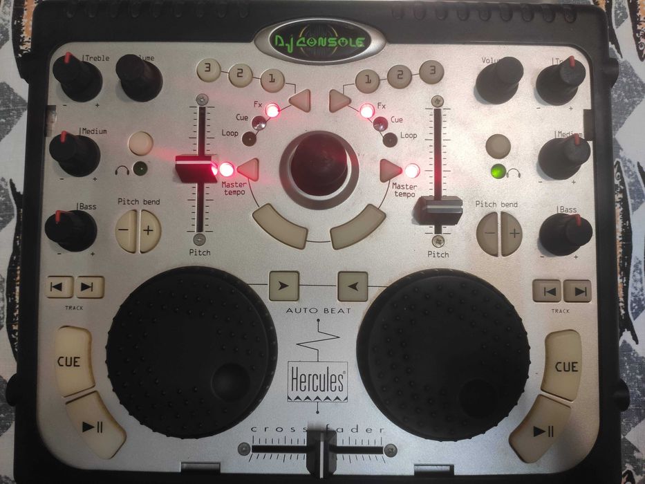 Hercules DJ Console