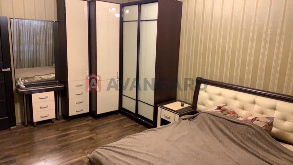 Продам 3 кімнатну сталінку в центрі
