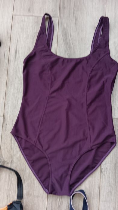 Суцільний жіночий купальник розмір М 46-48